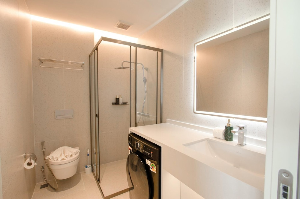 Unit 2303 Beachfront Pool-facing + Sea View