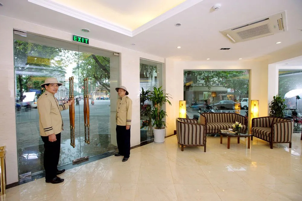 Chain First Eden Hotel