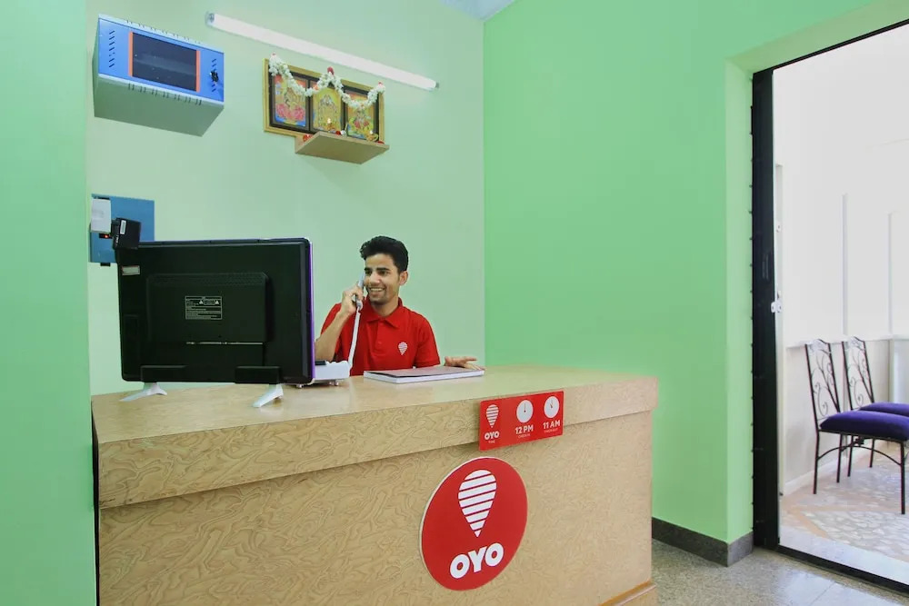 OYO 10242 Hotel Shelton Suites