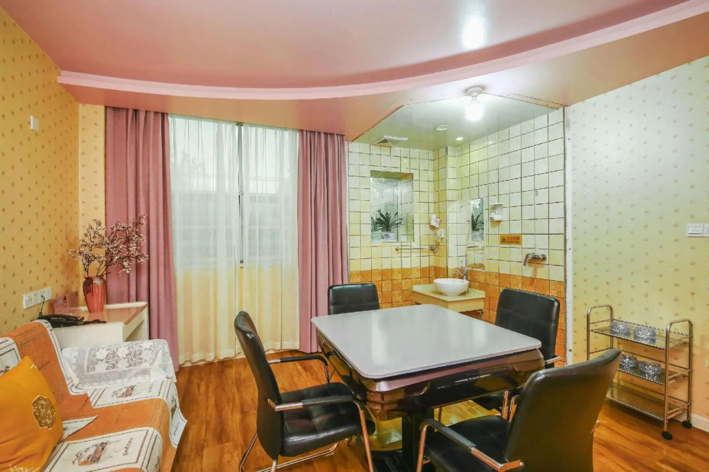 Renqiu Yueheng Business Express Hotel