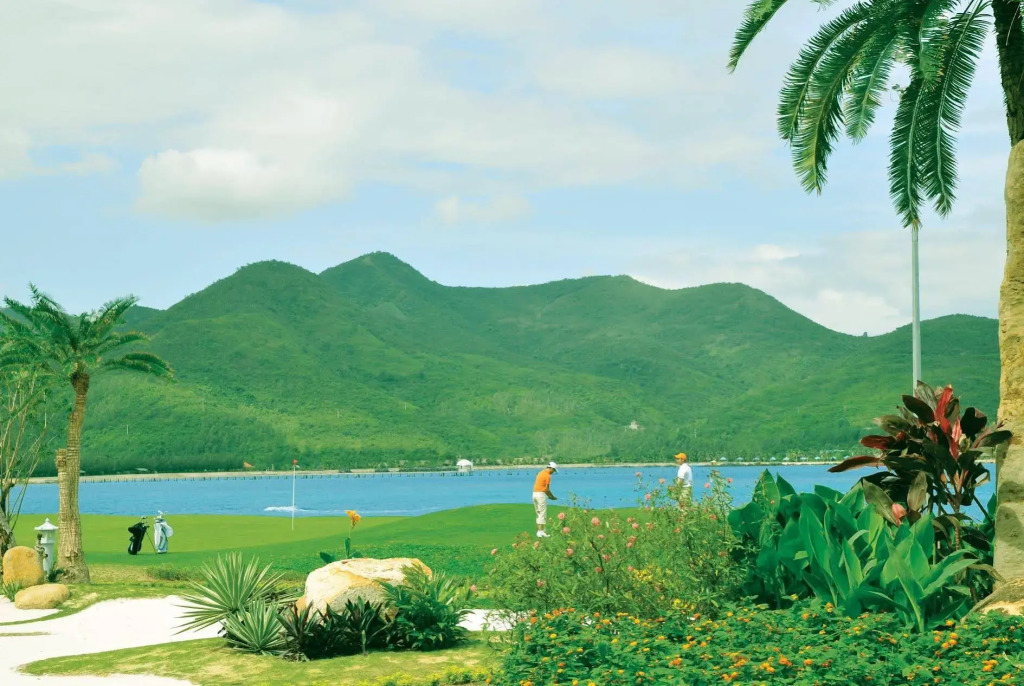 Diamond Bay Golf and Villas