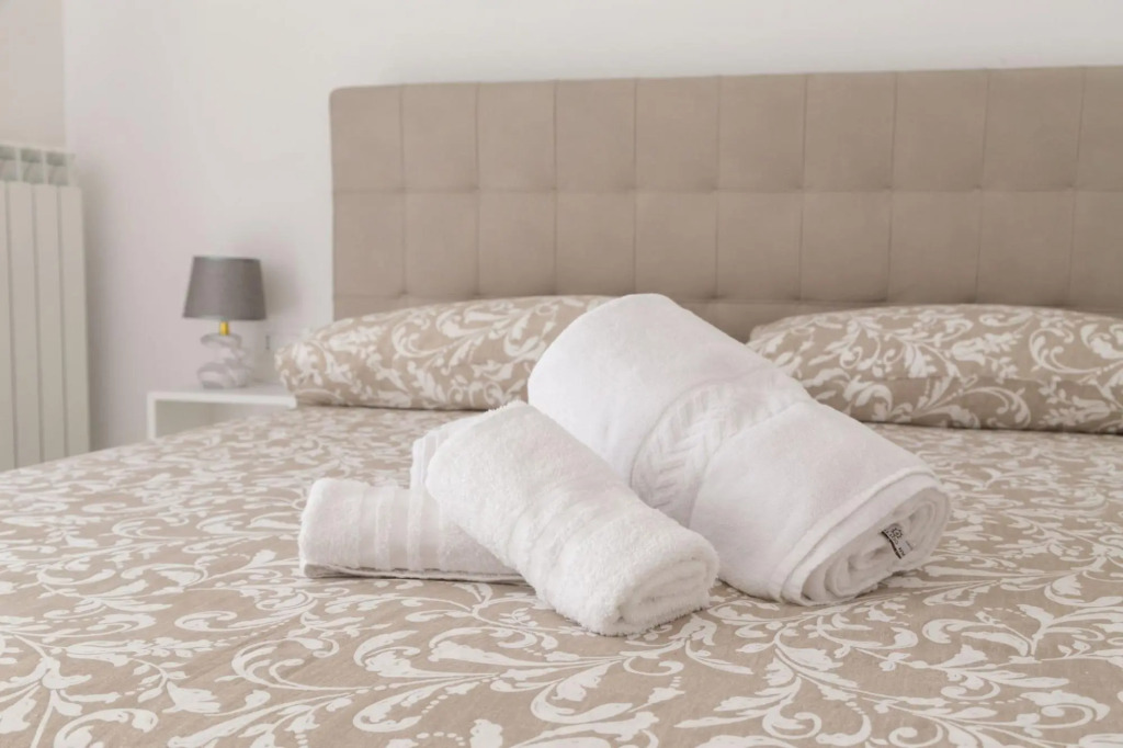 4 persons, 1 bathroom, suitable for families, central location, private balcony-Casa Anna by Home080