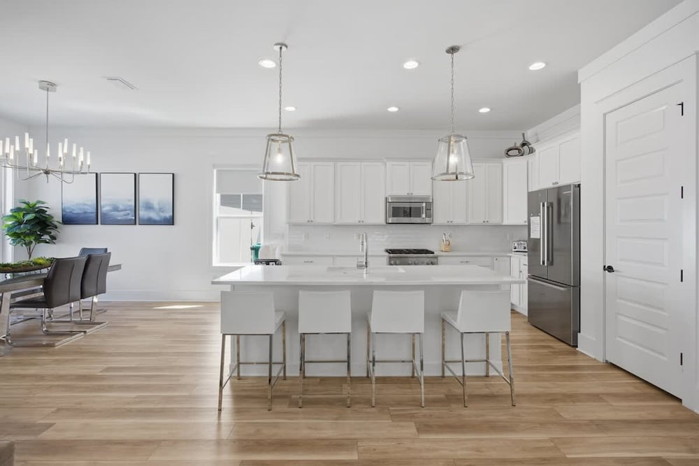 7BR Heart of Home W Pool Near the Beach