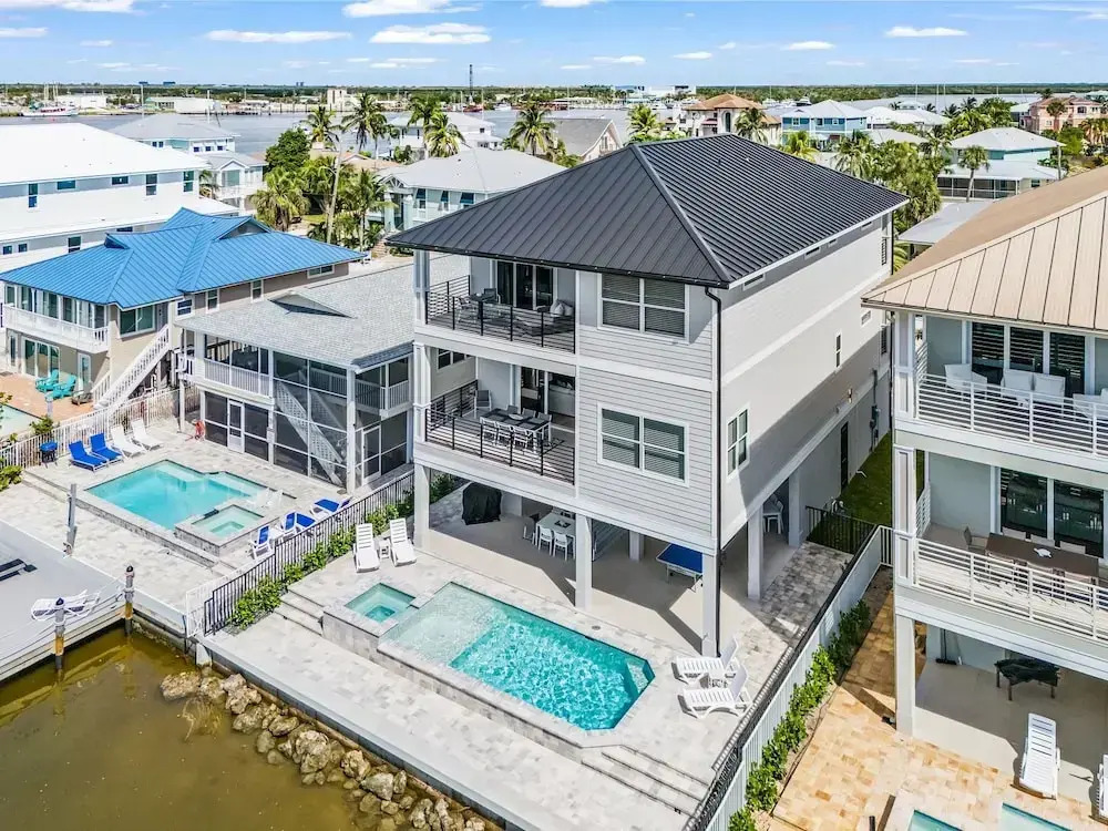 261/265 Canal Estates: 12br, Pools & Spas, Water Views 11 Bedroom Home