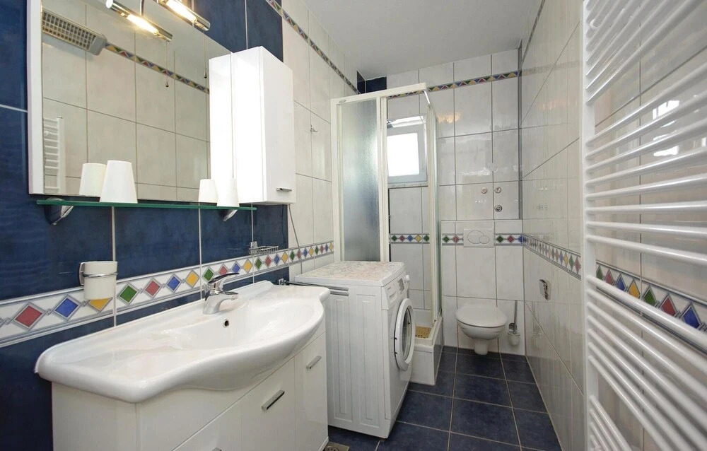 Amazing Home in Makarska With Wifi and 6 Bedrooms