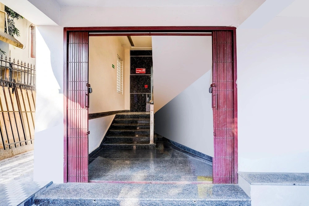 Super Townhouse Bhangagarh Bus Terminal