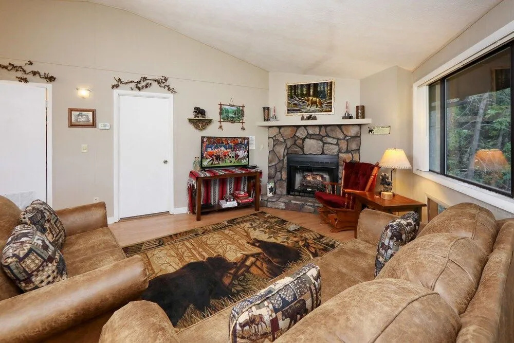 1429 Zurich Rd Chalet