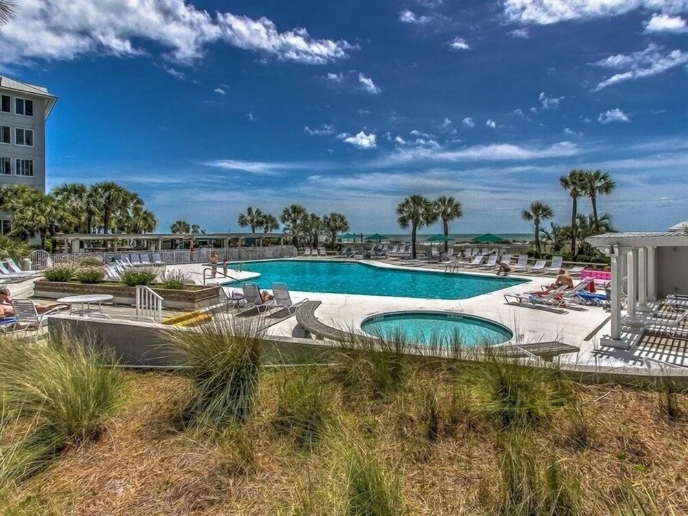 Shorenugh - Bright Villa with Rooftop Pool Next to Coligny Plaza