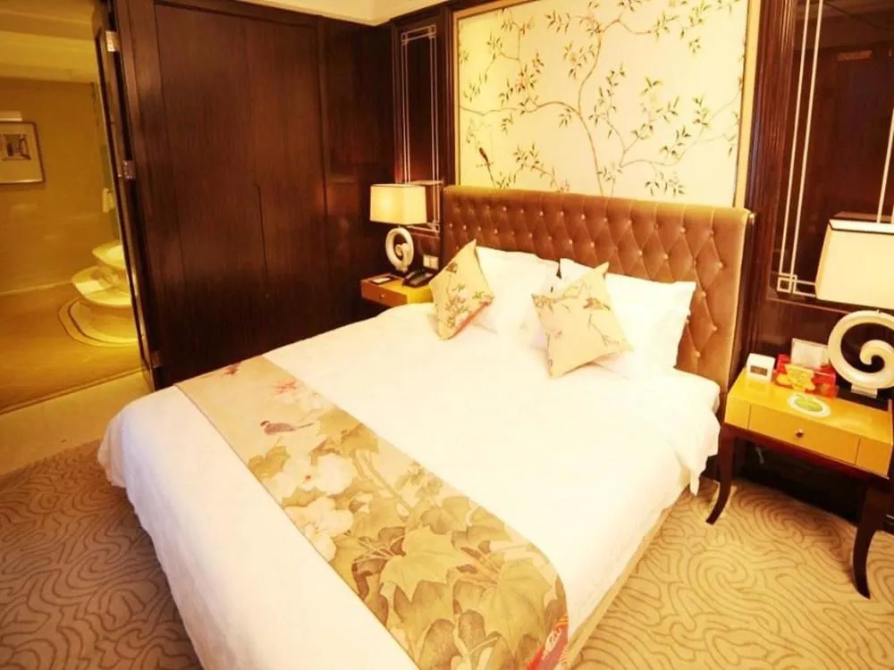 Sailing Hotel