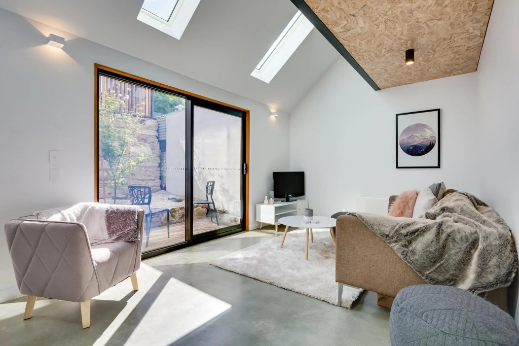 White Room Apartments