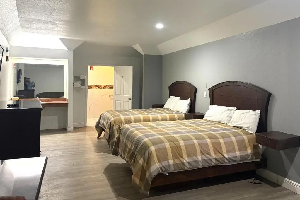 Hotel O Regency Suites Houston - IAH Beltway 8