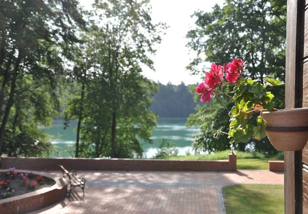 Hotel Garni Jagdschloss Waldsee mit Frühstücksbuffet & Schlossküche für Selbstversorger