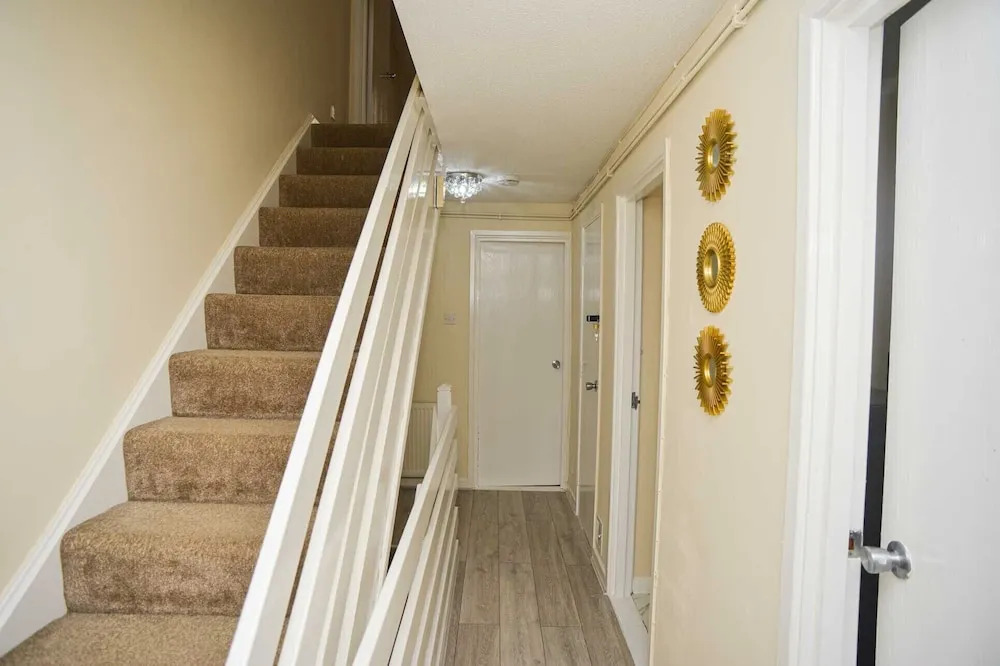 London's Calling U! A Lovely 2 Bedhome Sleeps 1-5!