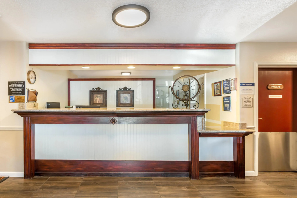 Best Western Luxury Inn