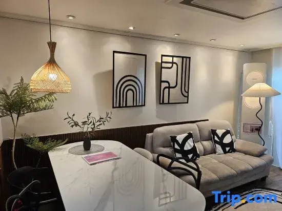 Yongsan Hyochang Park 3 minutes, breakfast included, luggage storage service,