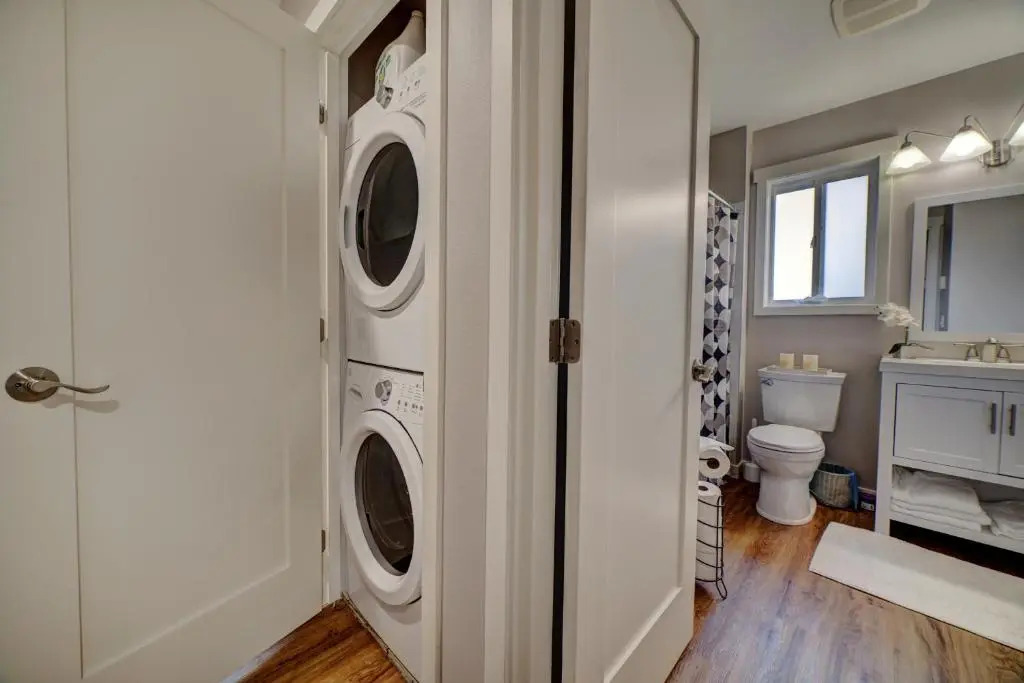 Cozy 2 Bedroom Townhouse in Northgate
