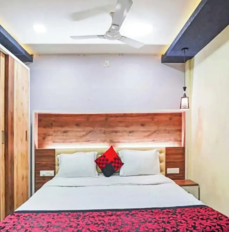 Hotel Red Stone Premium Near Sea Beach