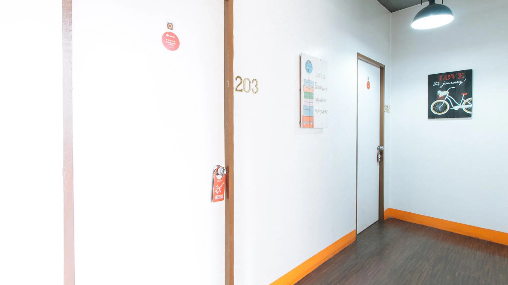 RedDoorz near Quirino Station - Vaccinated Staff