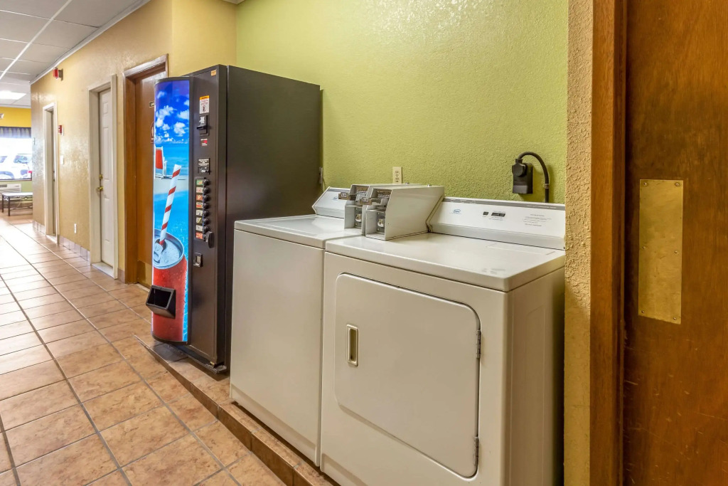 Baymont Inn & Suites by Wyndham Newton IA