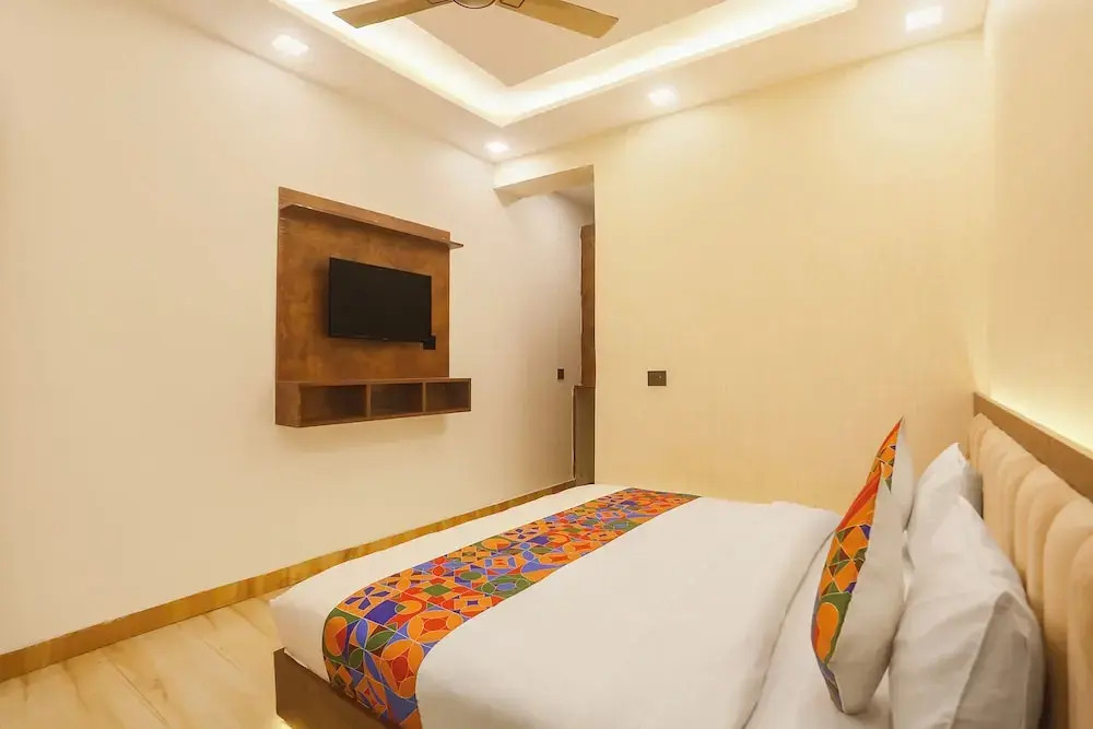 Fabhotel Sugar Inn