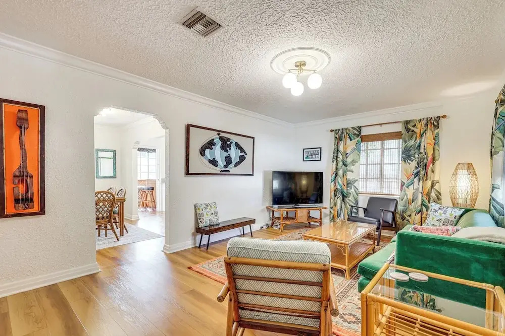 3 Mi to Dtwn: Tampa Cottage w/ Fire Pit!