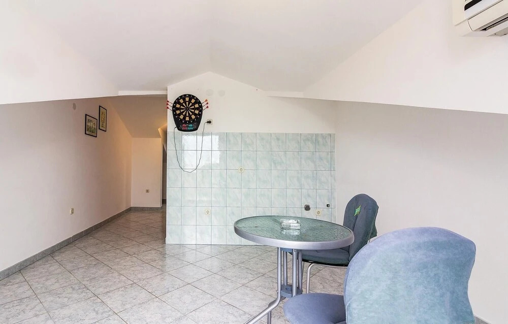 Amazing Home in Stinjan With Wifi and 6 Bedrooms