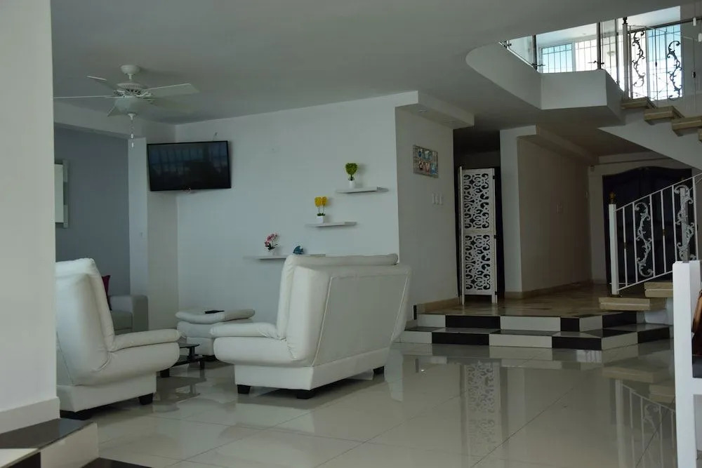 Hotel Peira House