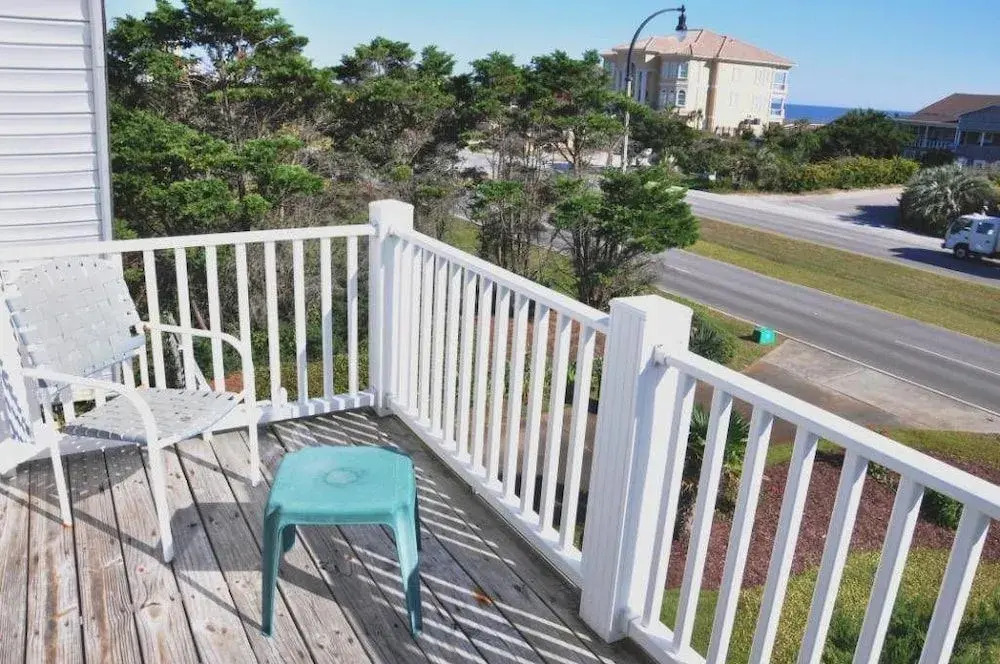 Surf Chalet - 4 Br home by RedAwning