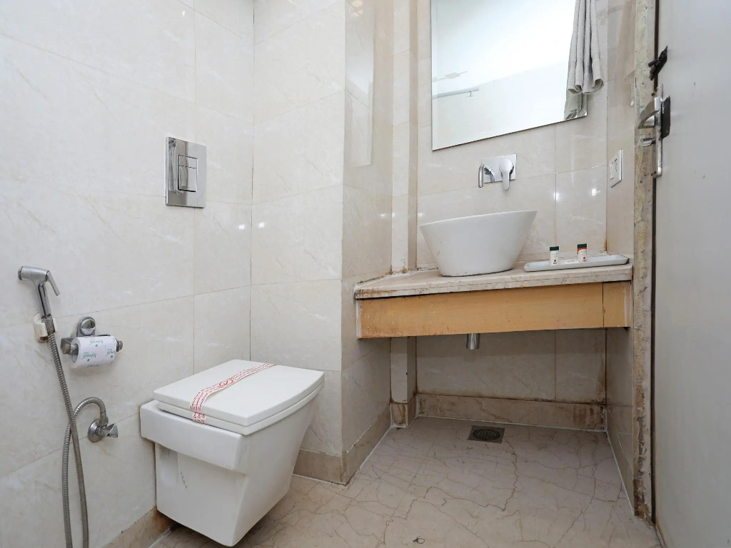 Oyo Capital O 11357 Hotel benz international