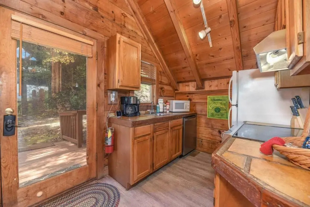 Cute Studio Cabin Views Private Hot Tub Relax