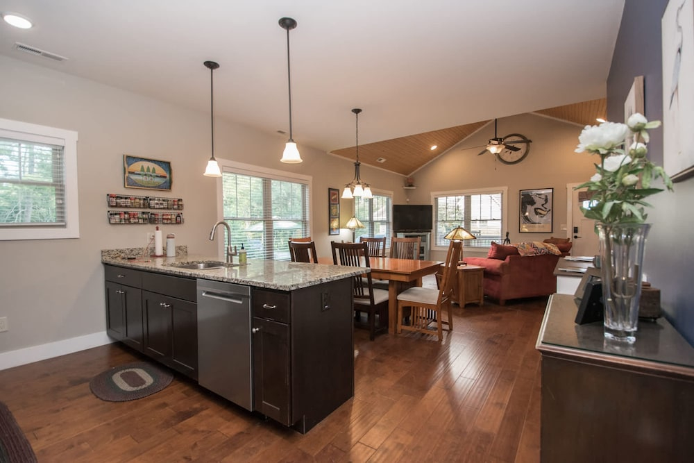 3BR Retreat Ensuite Baths Fire Pit