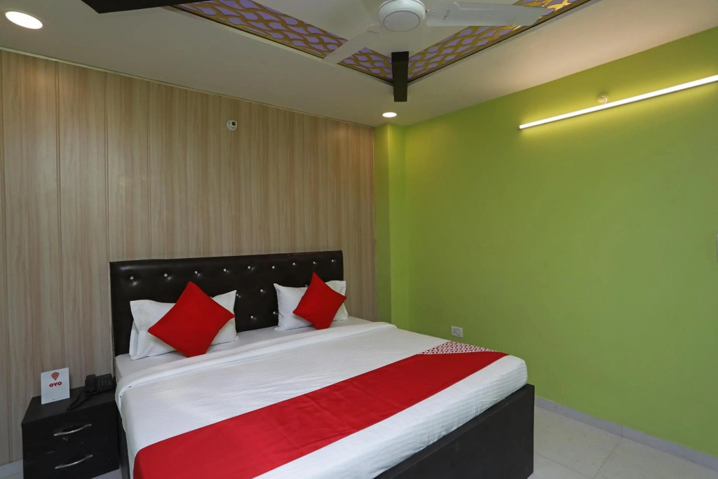 OYO Flagship 22697 Richa Grand Inn
