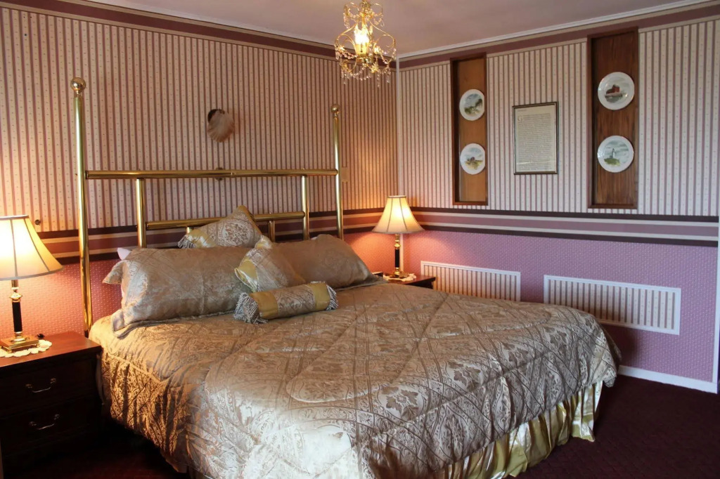 Tara Manor Inn