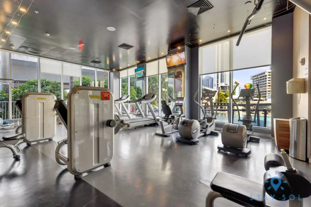Spacious 2BR Condo Sleeps 6 Amazing Amenities