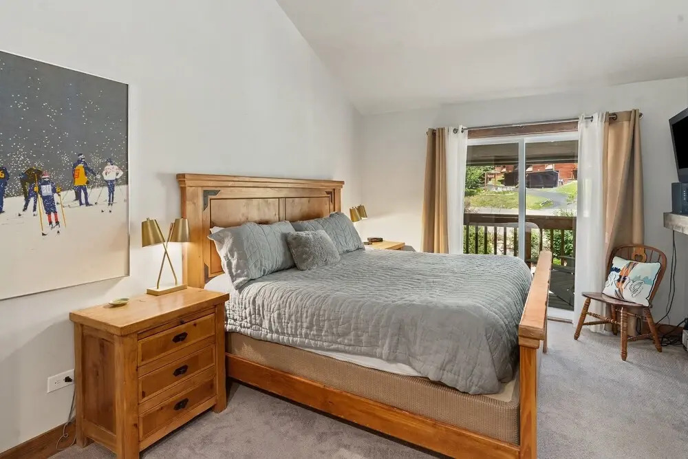 Winterset 1 4 Bedroom Condo by RedAwning