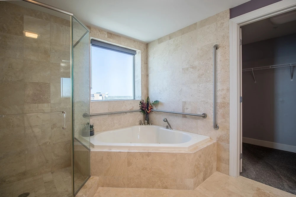 Sea Breeze 1011 Penthouse