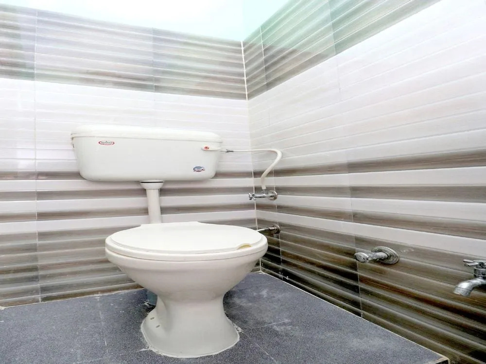 Oyo 39852 Hotel Noor