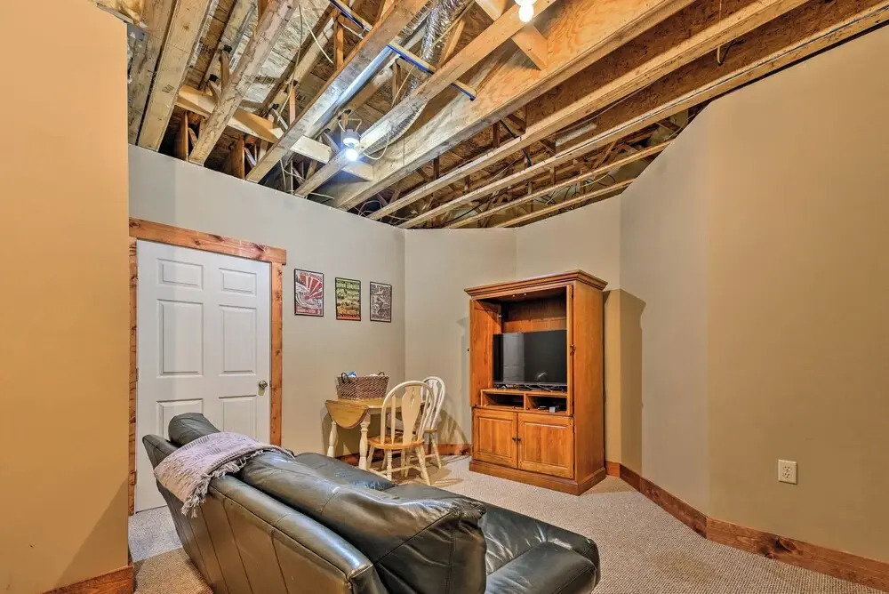 Southwind Seven Springs Home on Ski Slopes!