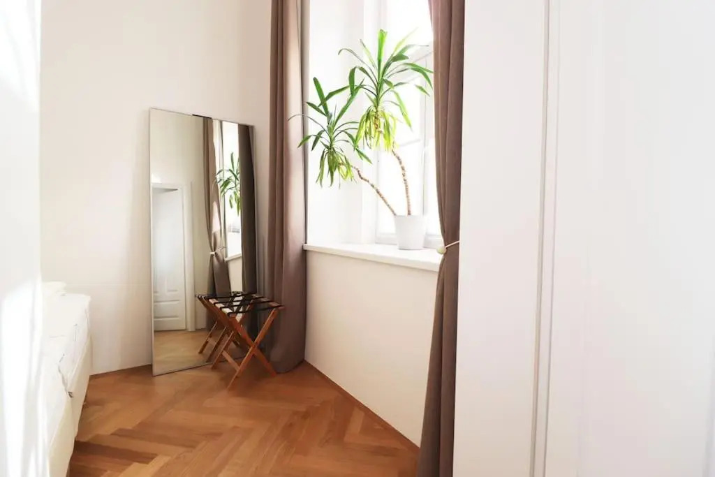 Center apt in best area near park & danube 20’to Airport