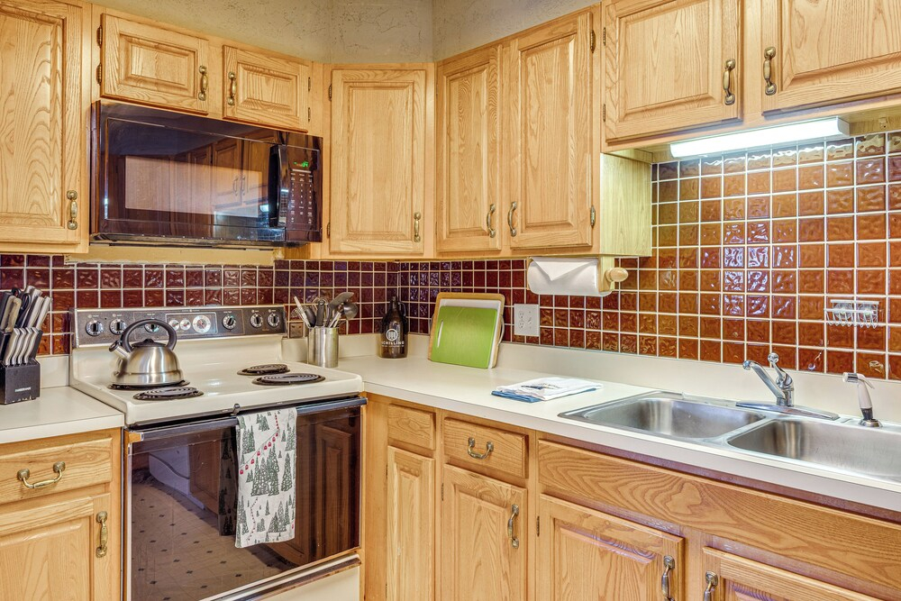 Bartlett Mountain Condo Near Hikes & Waterfalls