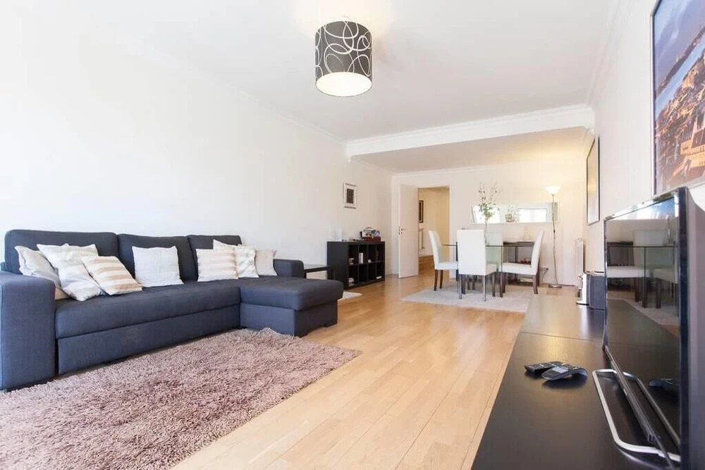 ALTIDO Spacious new 1-bed Apt w/ stunning view, 2mins from St George Castle viewpoint