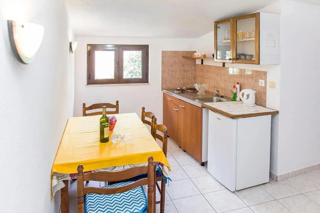 Ante Apartments