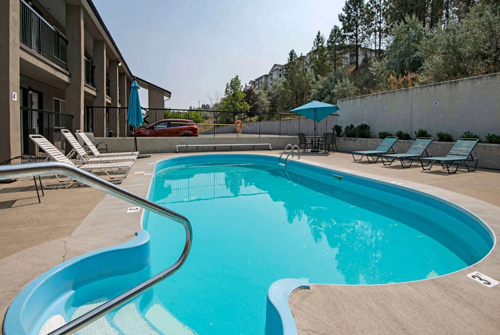 Travelodge by Wyndham Kamloops Mountview