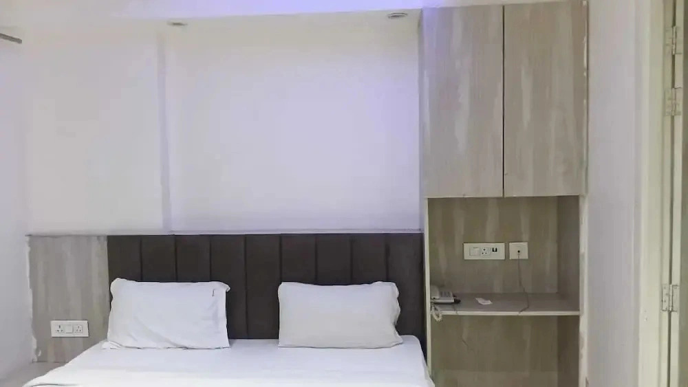 Hotel Red Chilly Adarsh Nagar