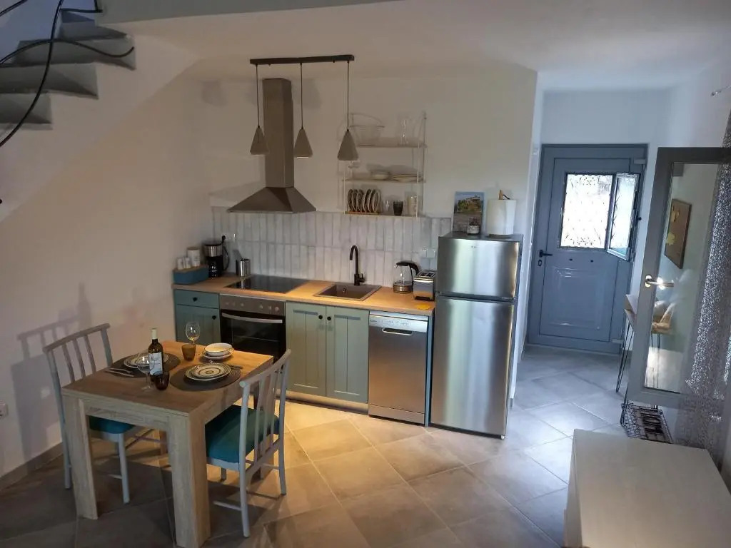 Koroni Stone House, fully equipped studios by the sea