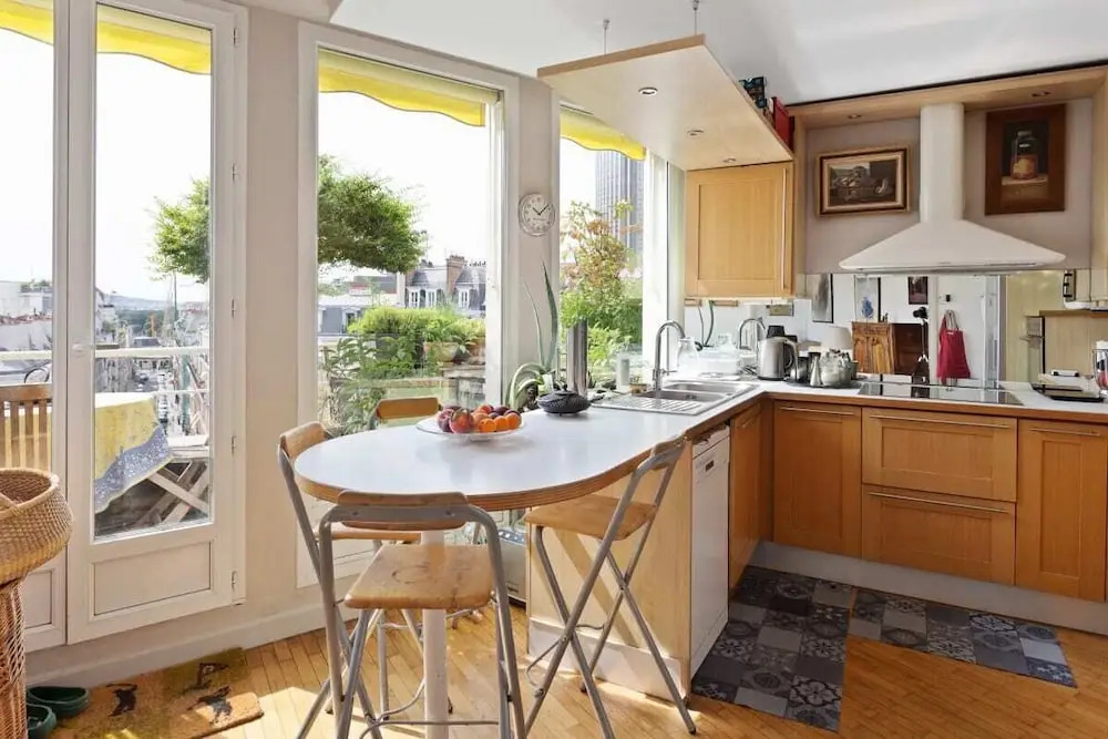 Stunning 3 Bed Apt With Balcony Near Champs Elysée