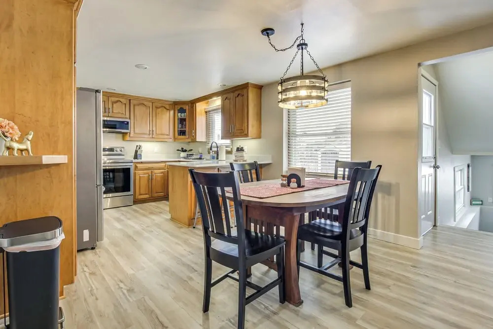 3 Blocks to Lambeau Field! Bright Home w/ Yard
