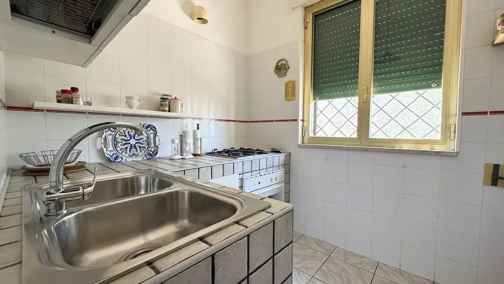 Villa Ulivo Sleeps 7 Garden Close to the sea