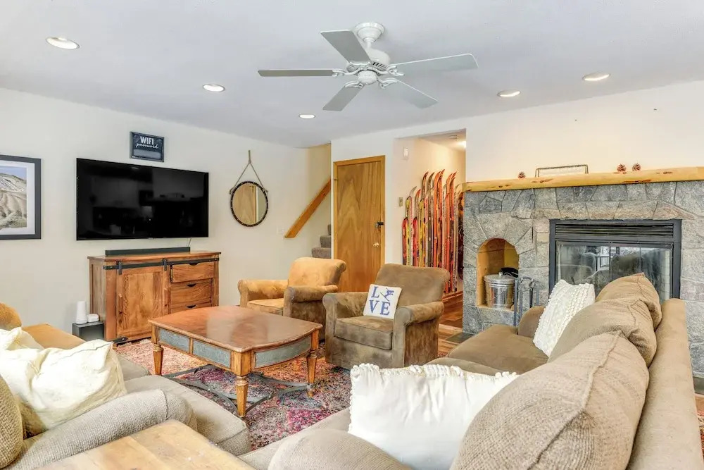 West Dover Townhome Near Mount Snow Shuttle Stop!