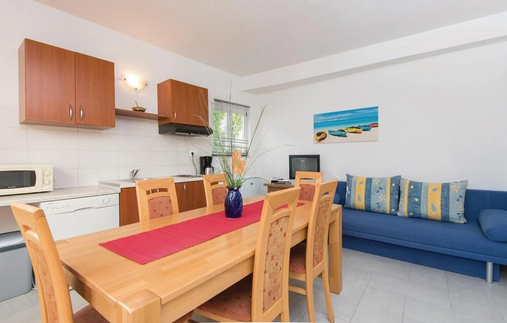 Stunning Home in Kuciste-perna With Wifi and 2 Bedrooms